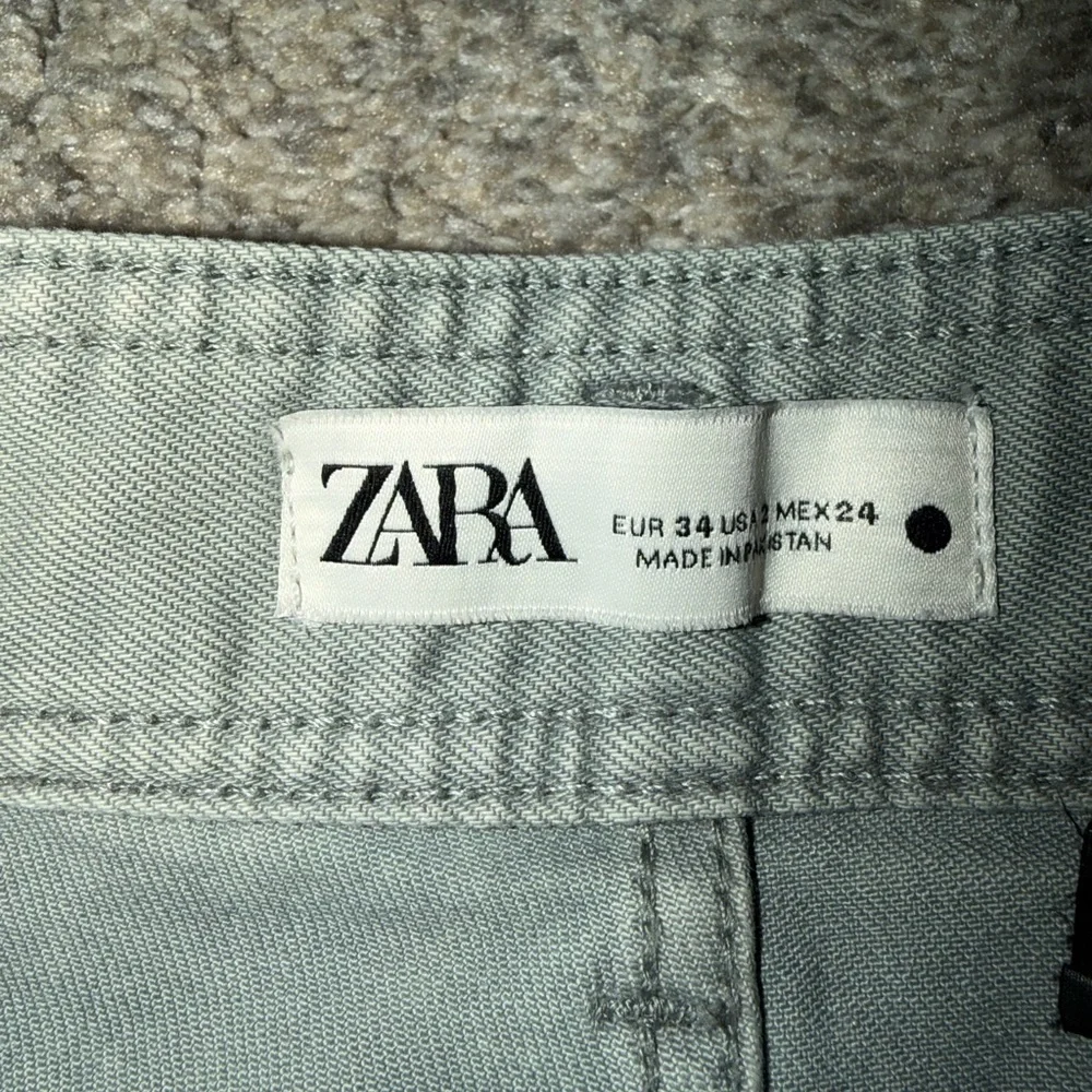 ZARA Olive Green High Rise Wide Leg Cropped Jeans Raw Hem Size 2 - Picture 6 of 10